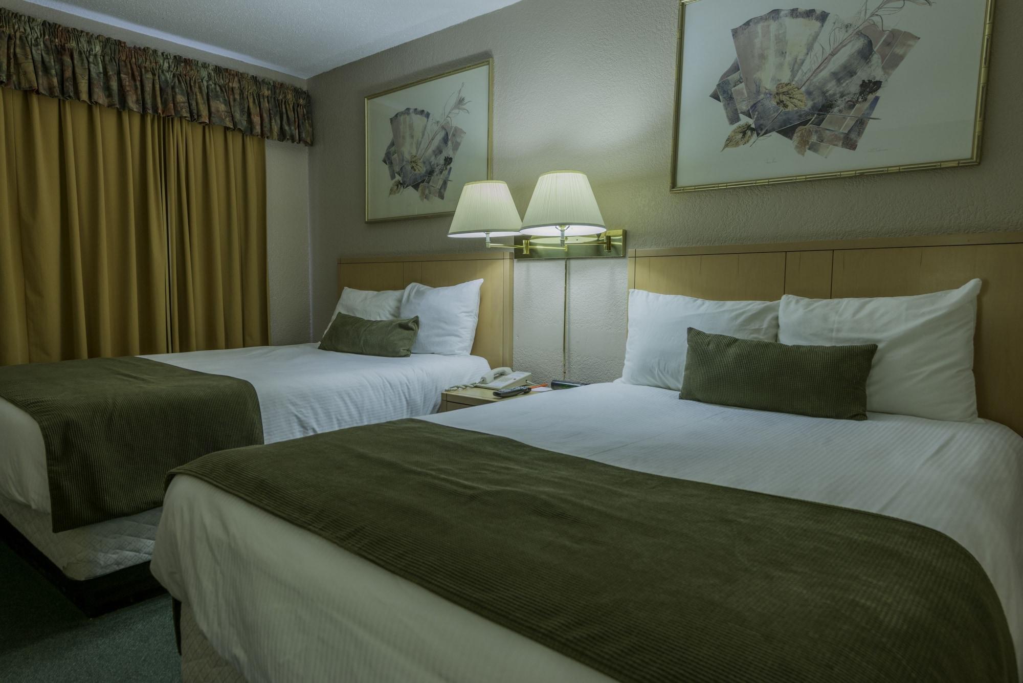 Howard Johnson By Wyndham Downtown Камлупс Екстериор снимка