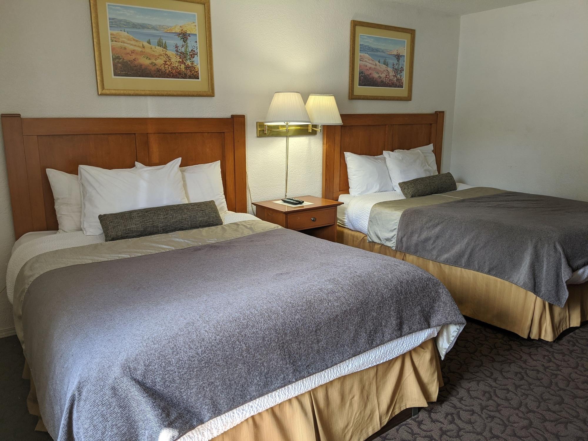 Howard Johnson By Wyndham Downtown Камлупс Екстериор снимка