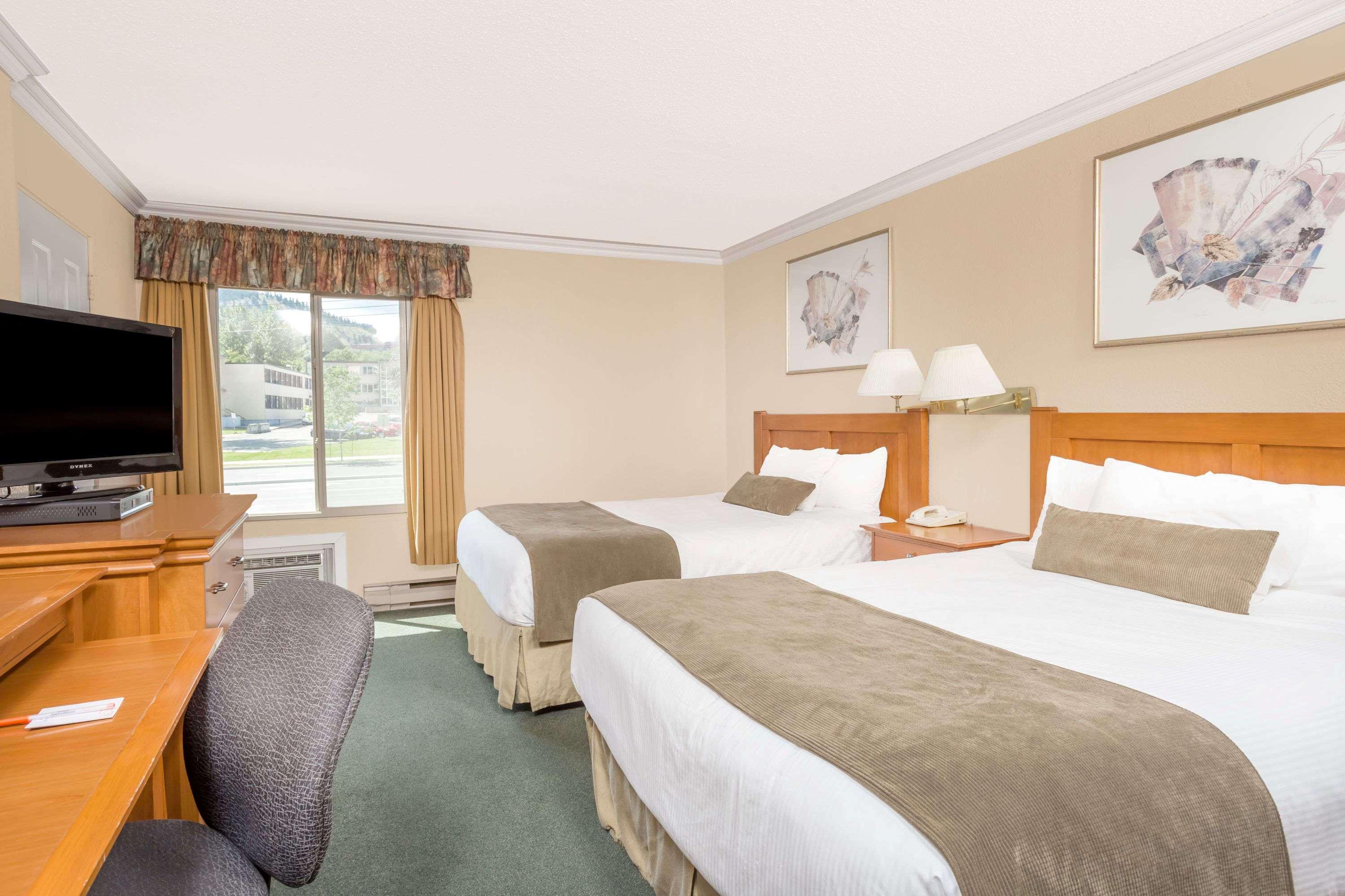 Howard Johnson By Wyndham Downtown Камлупс Екстериор снимка