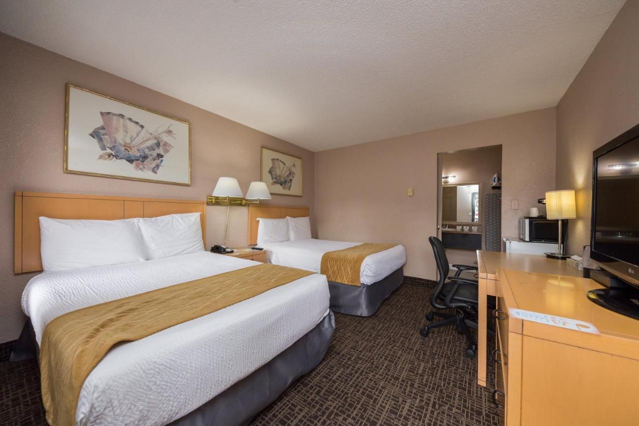 Howard Johnson By Wyndham Downtown Камлупс Екстериор снимка