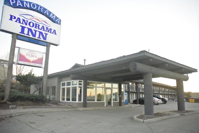 Howard Johnson By Wyndham Downtown Камлупс Екстериор снимка
